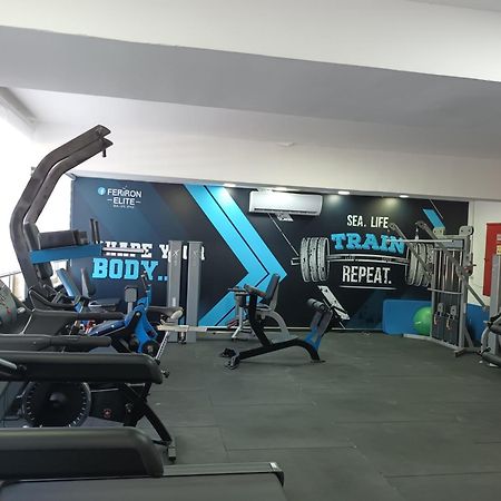 אשקלון Beach Suite Israel- Best View, Gym, Massage Chair, Low Fee For Off-Site Indoor Pool Spa ביץ סוייט ישראל- נוף ים מאלף, כיסא מסאז, חדר כושר, אפשרות לבריכה מקורה, וספא בתשלום ממש מוזל מראה חיצוני תמונה