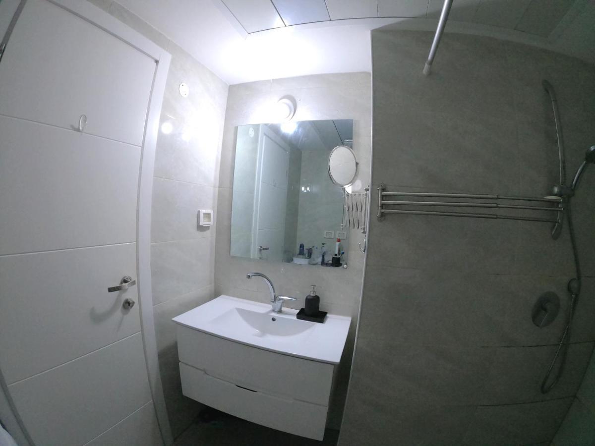 אשקלון Beach Suite Israel- Best View, Gym, Massage Chair, Low Fee For Off-Site Indoor Pool Spa ביץ סוייט ישראל- נוף ים מאלף, כיסא מסאז, חדר כושר, אפשרות לבריכה מקורה, וספא בתשלום ממש מוזל מראה חיצוני תמונה